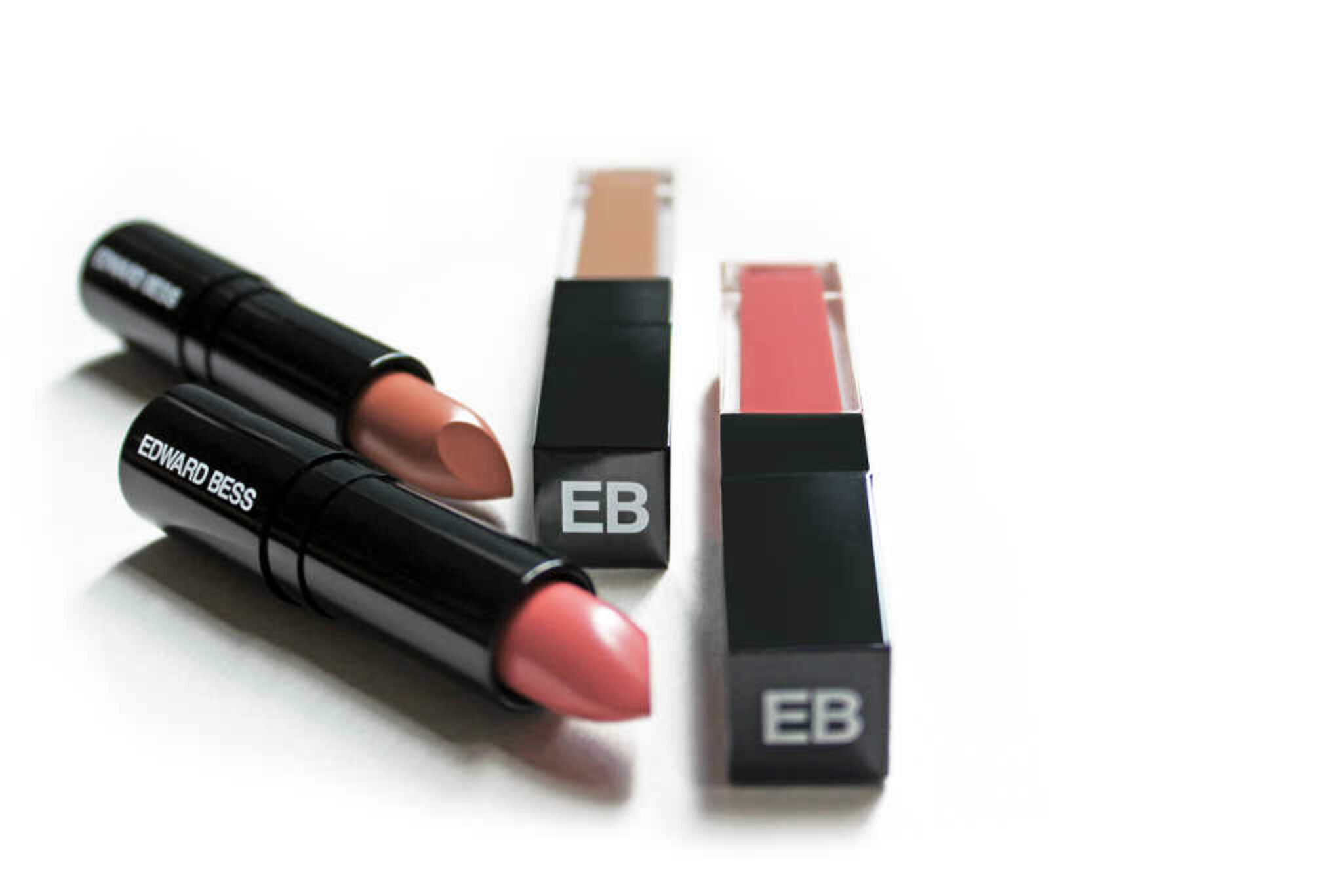 Lip Gloss und Blue Balm von Edward Bess kaufen bei ludwigbeck.de