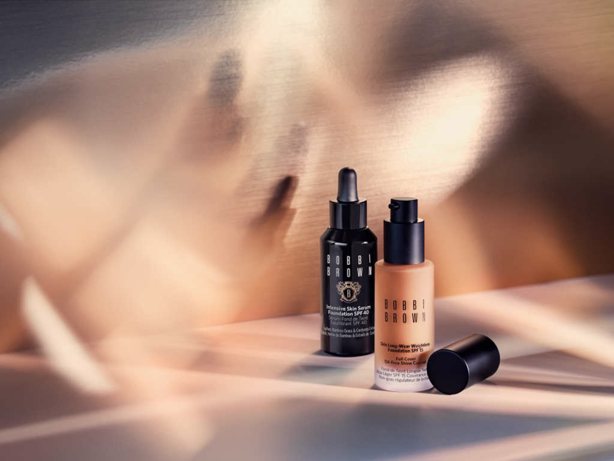 Skin Long-Wear Weightless Foundation SPF 15 von Bobbi Brown kaufen bei ludwigbeck.de